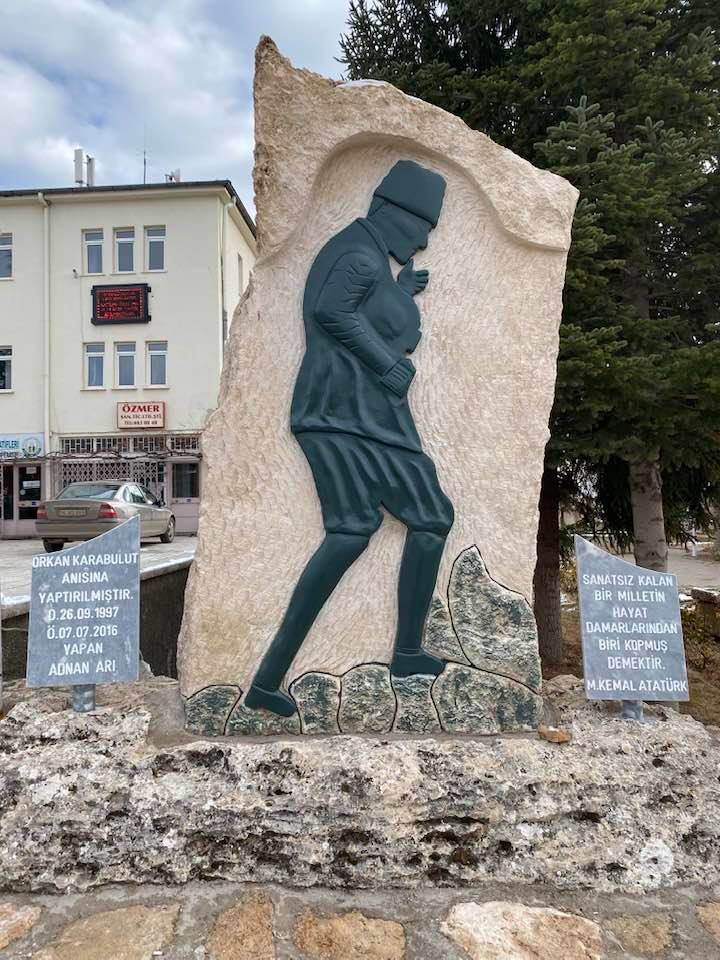 Cumhuriyet Meydanına Atatürk Heykeli